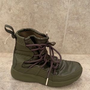 Nike Women’s Tanjun Boot